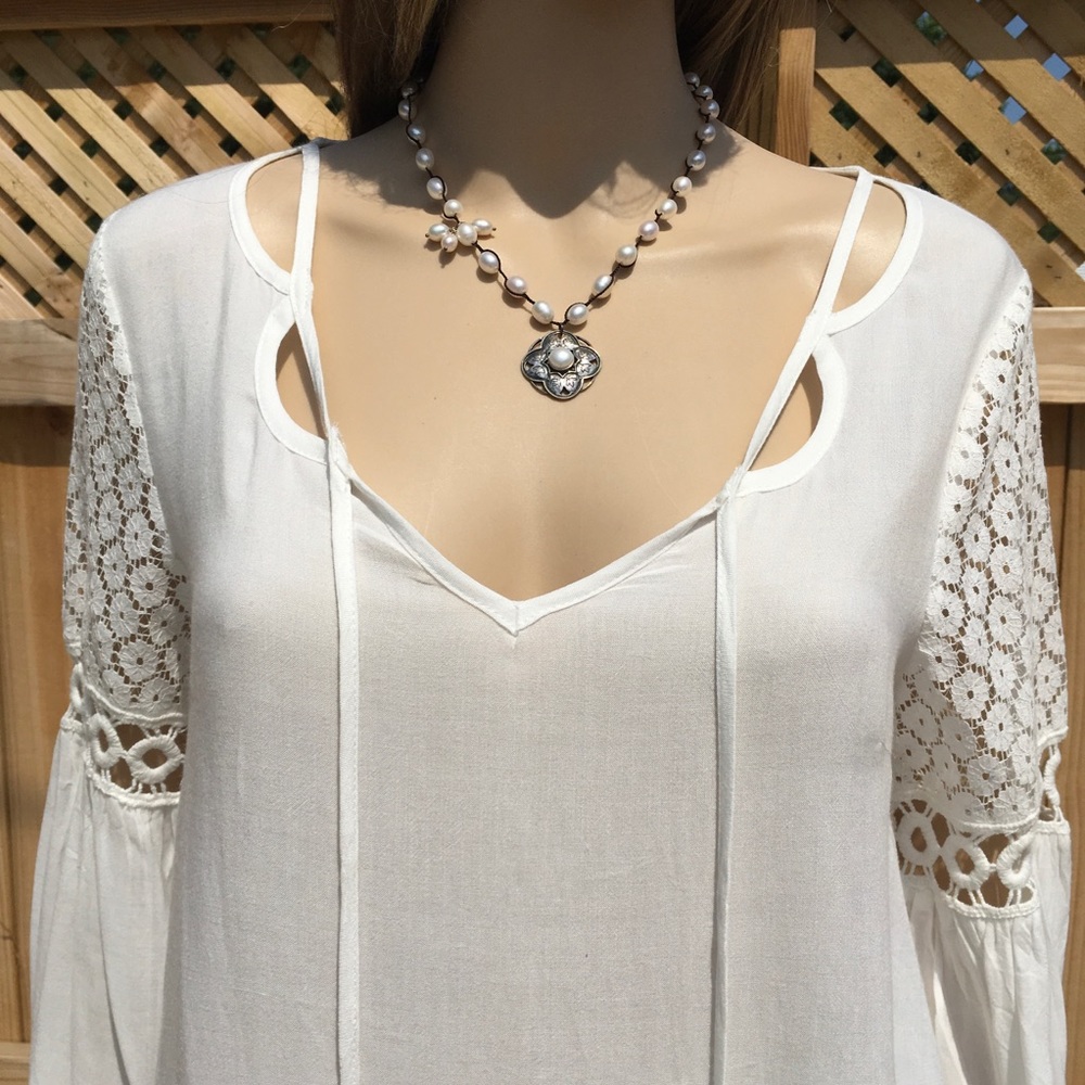 SPLIT SLEEVE FLORAL CROCHET DETAILED TOP - Picture 2 of 8
